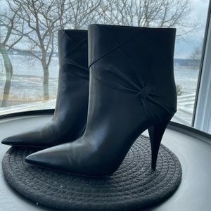 🔥NWT 🔥Amazing black Yves Saint Laurent Leather Boots✨
size: 36